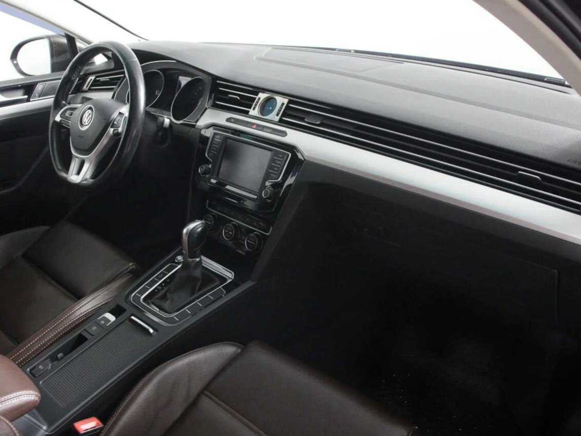 Купить Volkswagen Passat DSG7, 2017, 141 158 км, фото №9